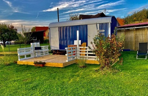 Glott Apartment | Vacations in a trailer - with a view of the horse pasture and undeveloped expanses