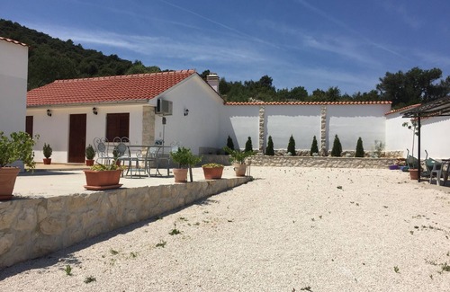 Vinisce Villa | Vacker liten Hus med egen pool och härligt utsikt över Vinisce Bay.