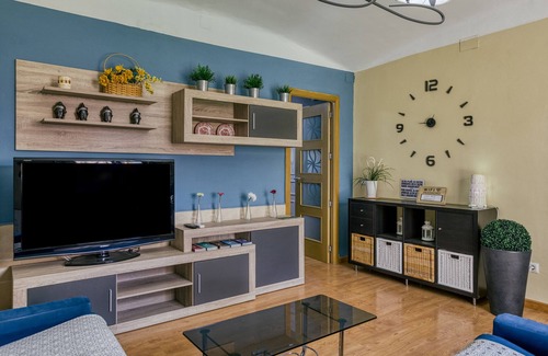 Banyoles House | Vaction Home "Cals Avis" with Private Terraces & Wi-Fi