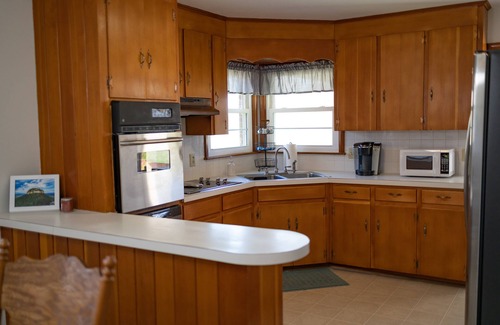 Stokes House | Vaden’s R&R Sweet charming country house to relax in with family and friends!