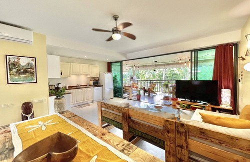 Punaauia Condo | Vaiava Beach Carlton- Tahiti - beachfront luxury residence & pool - 4 pers