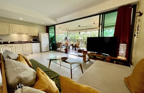 Punaauia Condo | Vaiava Beach Carlton- Tahiti - beachfront luxury residence & pool - 4 pers