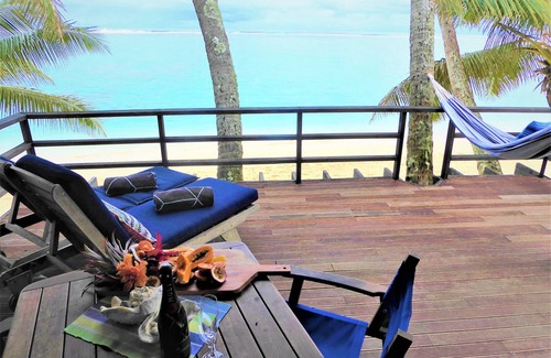 Tapere of Vaimaanga House | Vaka Rua - right over the golden sand facing the lagoon with air con Free WIFI