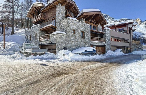 Le Cret Apartment | Val-d'Isère: 3-bed apt for 6, balcony with village view, parking, WIFI