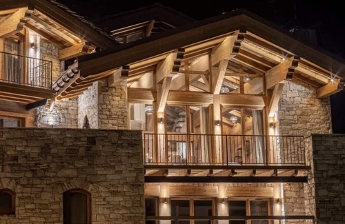 Le Cret Apartment | Val-d'Isère: 3-bed apt for 6, balcony with village view, parking, WIFI