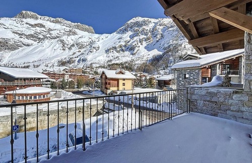 Le Cret Apartment | Val-d'Isère: 3-bed apt for 6, balcony with village view, parking, WIFI