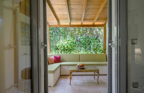 Agia Paraskevi Apartment | Valashouse Front