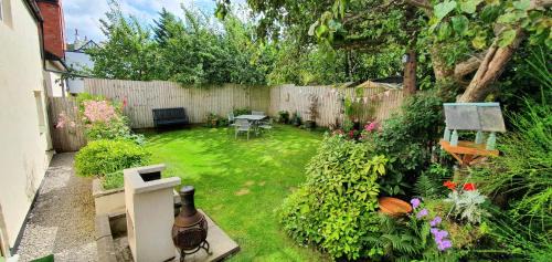 Prestatyn House | Vale View Cottages -The Coach House, Great location in Prestatyn!