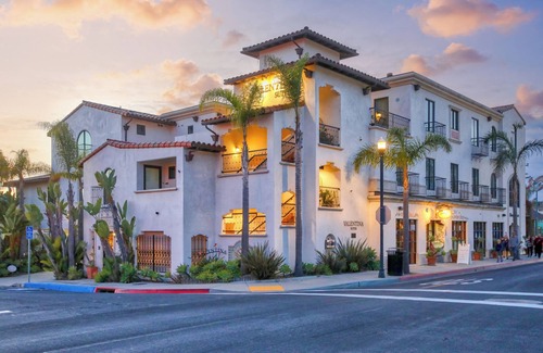 Downtown Condo | Valentina Suite 501 offers coastal mountain views, short walk to Pismo Pier