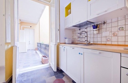 Sallustiano Apartment | Valenziani, Cozy 3 Br Apt Near Barberini By Halldis