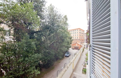 Sallustiano Apartment | Valenziani, Cozy 3 Br Apt Near Barberini By Halldis