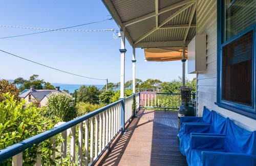 Lorne House | Valetta - Beach Side Classic For You and Your Pet