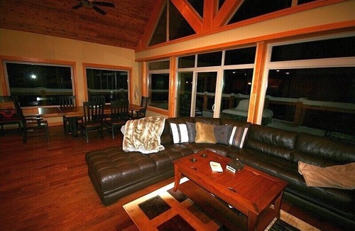 Silverton House | Valhalla Chalet Slocan Lake! Summer 2025 Avails! Ask for Winter Spring Specials!