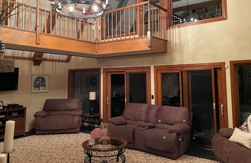 Tilleda Bed & Breakfast | Valhalla Hillside Inn