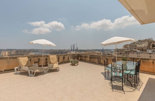 Valletta Apartment | Valletta penthouse:terrace views of Grand Harbour, Central Valletta apartment, private terrace with