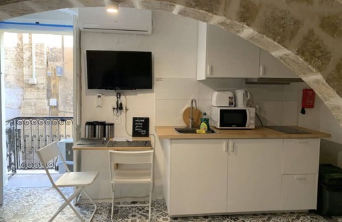 Valletta Apartment | Valletta Studio-Hosted by Sweetstay