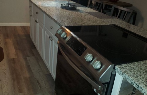 Richmond Heights House | Valley Creek Place, A Charming 3-bedroom home with a Creek view & Wi-Fi