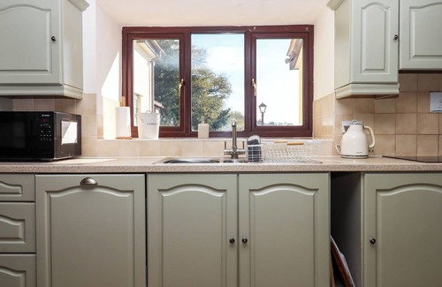 Tiverton Cottage | VALLEY HOUSE, family friendly, with a garden in Tiverton