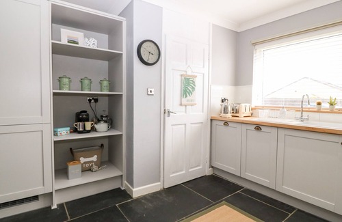 Holyhead Cottage | VALLEY PINES, pet friendly, with hot tub in Valley
