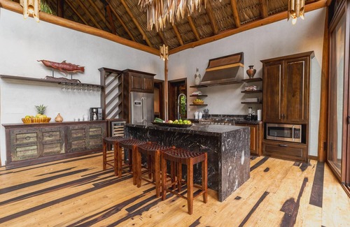 Dangriga Villa | Valley Stream Private Eden