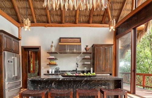 Dangriga Villa | Valley Stream Private Eden