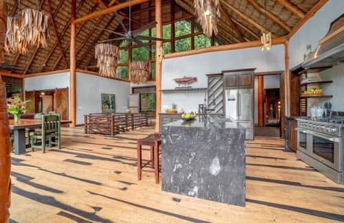 Dangriga Villa | Valley Stream Private Eden