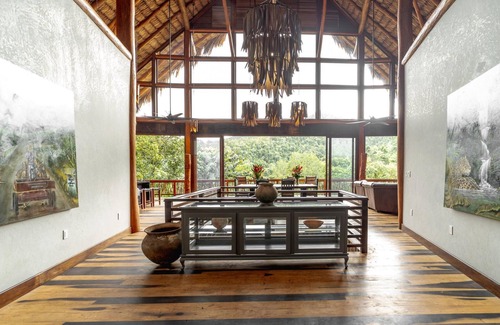 Dangriga Villa | Valley Stream Private Eden
