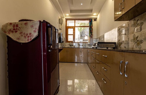 Kumarhatti Apartment | Valley View 2BHK Apartment in Kasauli by Homeyhuts
