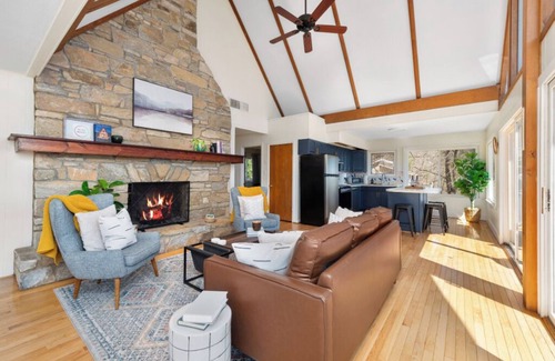 Lake Lure House | Valley View at Rumbling Bald