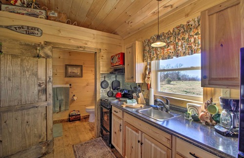 Omaha Cabin | 'Valley View Cabin' Near Branson & Table Rock Lake