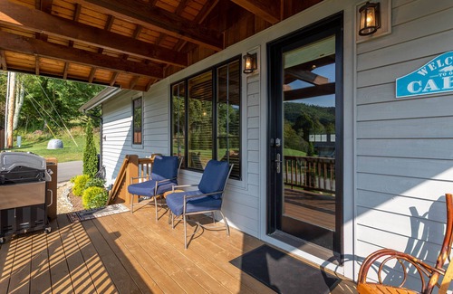 Elk Park House | Valley View - expanded deck, within a mile of Banner Elk, close to skiing, river