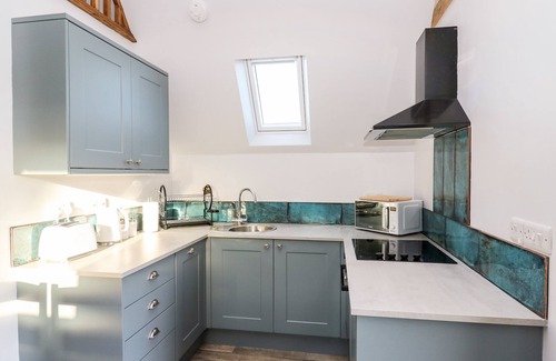 Llandysul Cottage | VALLEY VIEW HIDEAWAY, pet friendly, with hot tub in Ffostrasol