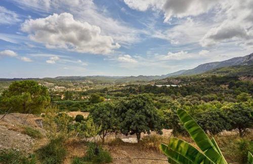Salakos Apartment | Valley View Studio Apartment Salakos