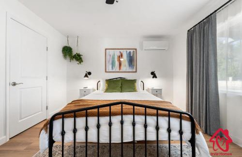 North Valley House | ValleyVibe: Modern Comfort in North Valley - an Irvie Home
