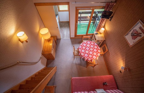 Les Avanchers-Valmorel Apartment | Valmorel: Cozy duplex at the foot of the slopes, balcony, pets allowed!