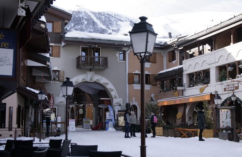 Les Avanchers-Valmorel Apartment | Valmorel apartment (4 people 30 m2) back to the skis .Terrace with porch.
