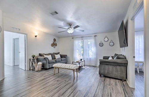 Valrico House | Valrico Retreat with Fire Pit about 18 Mi to Tampa!