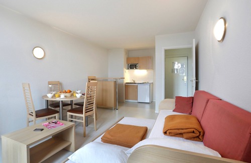 Epernay Condo | Value Apt near Vineyards | Free Wi-Fi