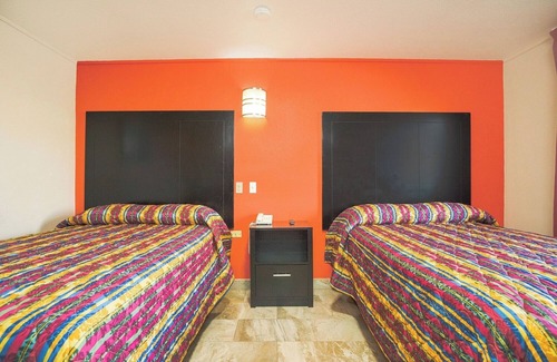 Weslaco Hotel | Value Room in Central Weslaco – Near Local Dining, Parks, and Attractions