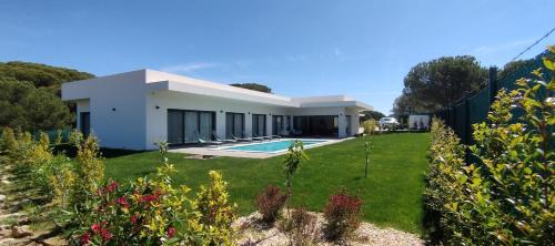 Vilamoura Villa | Valverde 3 Villa, Vilamoura, Algarve, only 5 minutes from Marina, Golf and Beach