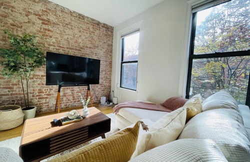Historic Downtown Apartment | VAN VORST HOUSE - Modern 1BR Apt. Minutes to NYC