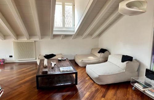 Como City Centre Apartment | Vanessa's Art Rooftop