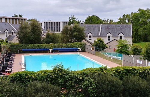 Plescop Apartment | Vannes South Brittany Studio with Swimming Pool