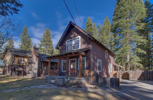 Tahoe City House | Vanni House - 2 BR - Hot Tub - Walk to Beach & Downtown Tahoe City