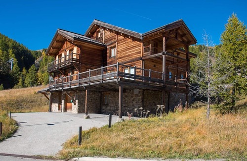 Les Claux Ski Chalet | Vars Les Claux Luxury chalet 20 people at the foot of the slopes swimming pool sauna sanarium