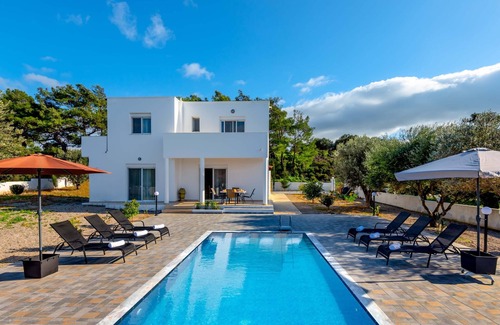 Kalavarda Villa | Vasilis Pool Villa sleeps up to 7