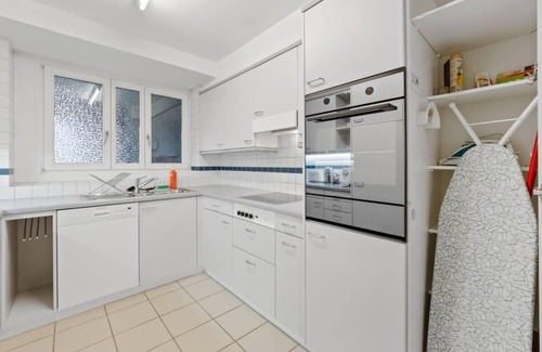 Hottingen Apartment | Vast Modern Apt: Near ZH Main Station