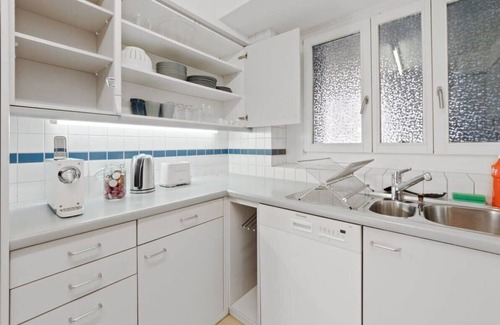 Hottingen Apartment | Vast Modern Apt: Near ZH Main Station