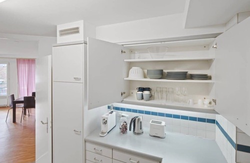 Hottingen Apartment | Vast Modern Apt: Near ZH Main Station