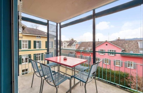 Hottingen Apartment | Vast Modern Apt: Near ZH Main Station